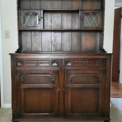 Dresser With Hutch