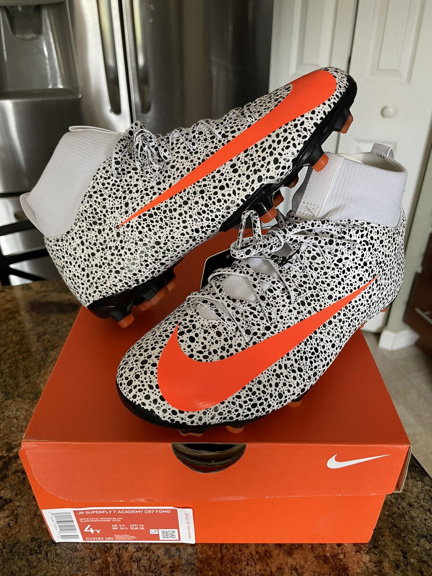 NEW KIDS YOUTH NIKE JR MERCURIAL SUPERFLY 7 ACADEMY CR7 RONALDO SOCCER CLEATS BOOTS SIZE 4Y