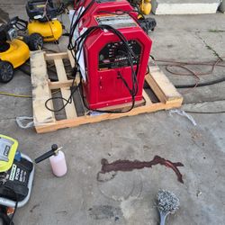 Lincoln Electric
225 Amp Arc/Stick Welder AC225S, 230V STORE PRICE  $ 589$