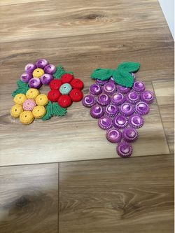 Vintage handmade trivet hotpads bottlecap grape cluster
