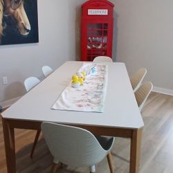 Brand New 2 Weeks Modern and Stylish Brampton White 7-Piece Dining Set Table with 6 Chairs 82"x39"