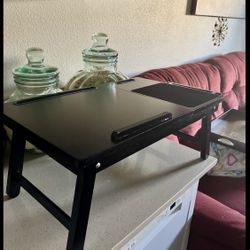 MUEBLE LIGERO TIPO ESCRITORIO  PARA IPHAD COMPUTADORA Y TELÉFONO 