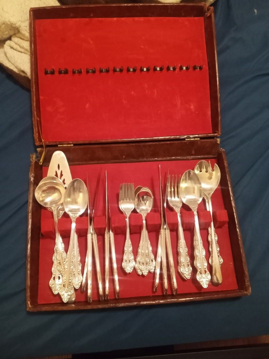 lilliannes Vintage Silverplated Silverware 40 PC Set Used But Excellent Cond't 