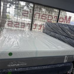 QUEEN SIZE TEMPURPEDIC ADAPT (MEDIUM) HYBRID MATTRESS & BOX SPRING BED SET