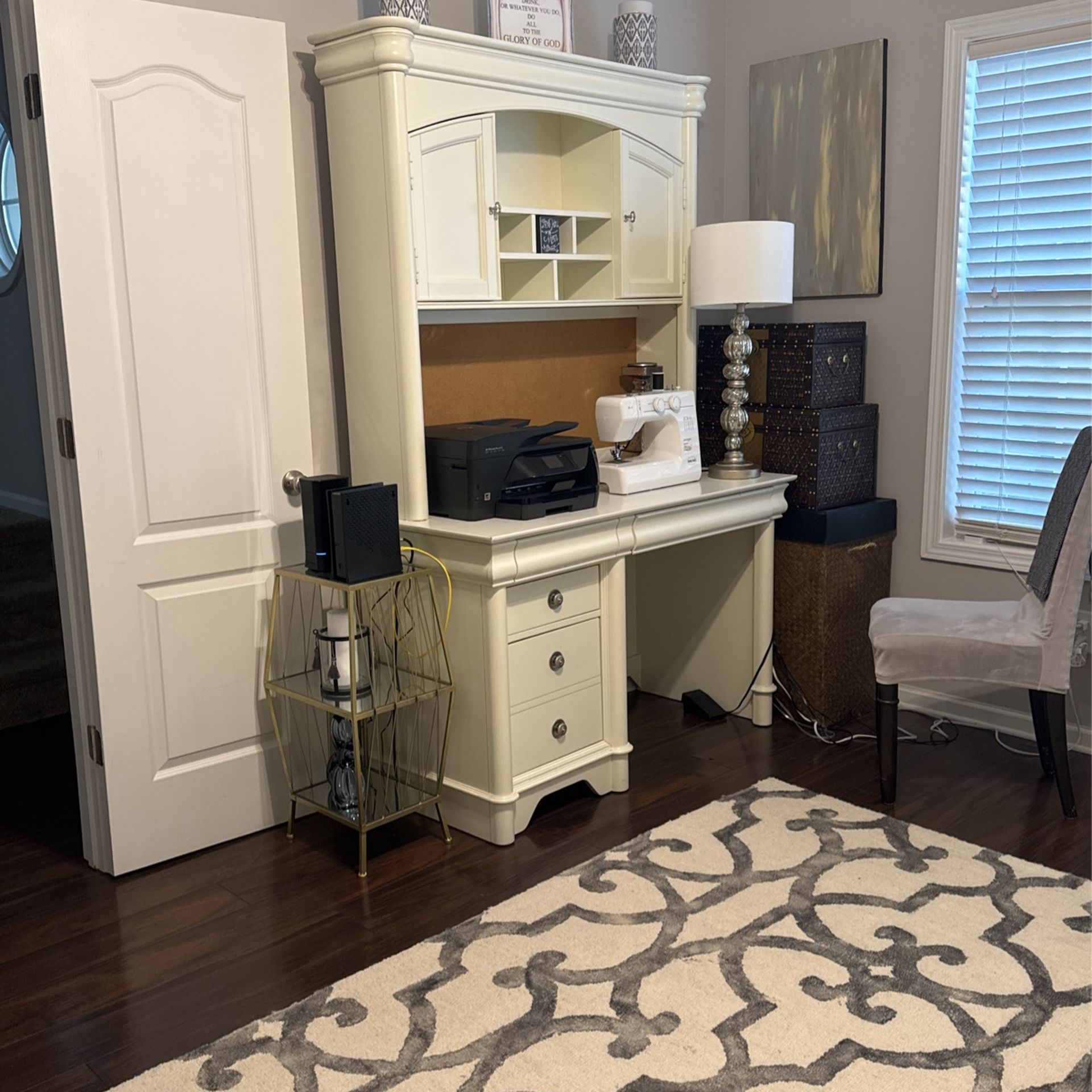 Desk.. FREE