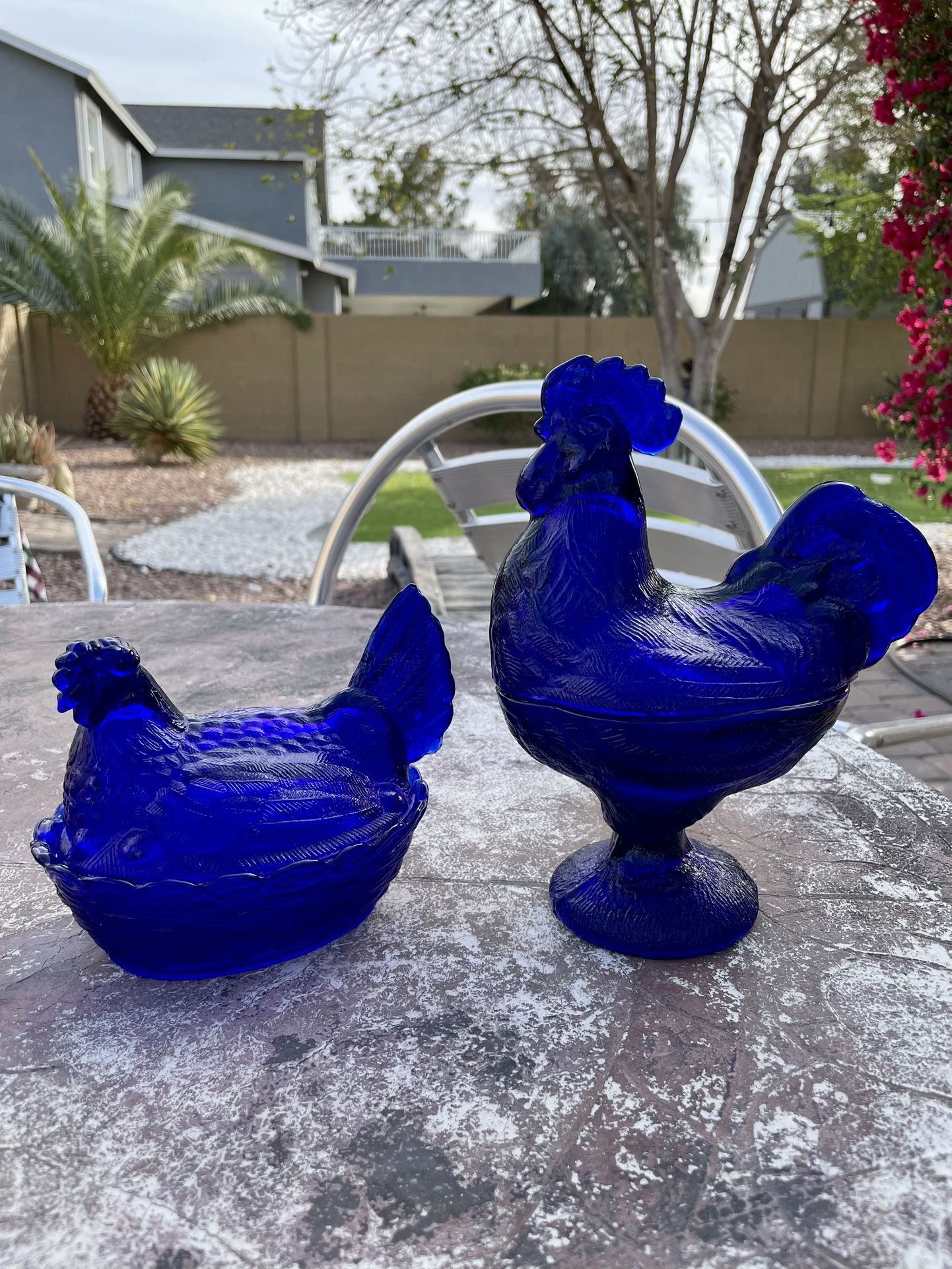 COBALT BLUE DEPRESSION STYLE GLASS ROOSTER AND HEN CANDY DISH VINTAGE BOWL JAR