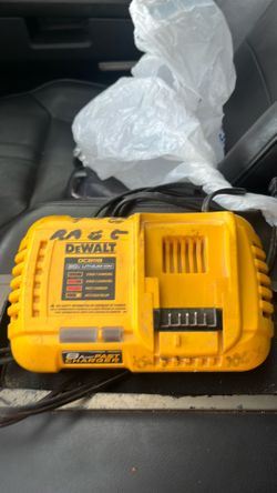 DEWALT dcb118 8amp  fast charger