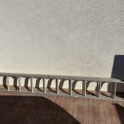 extension ladder w/stabilizer