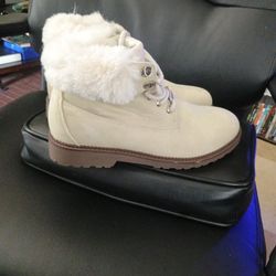 Women's Boots Size 12 Small Damage On Heel