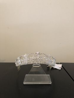Bridal Tiara ! Wedding, Communion, Sweet Sixteen, Bachelorette.