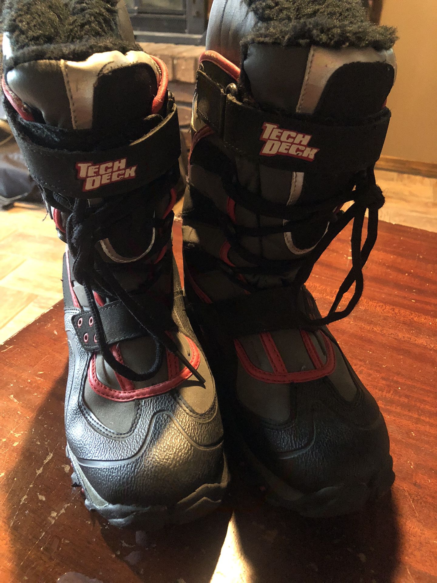 Tech Deck Youth Size 3 Snow Boots