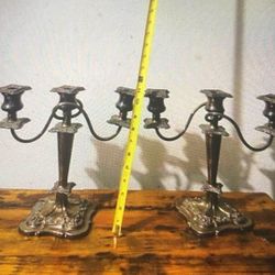 PAREJA DE CANDELABROS ANTIGUOS DE BRONCE  DE TRES VELAS