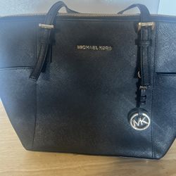 PRETTY MK BLACK PURSE