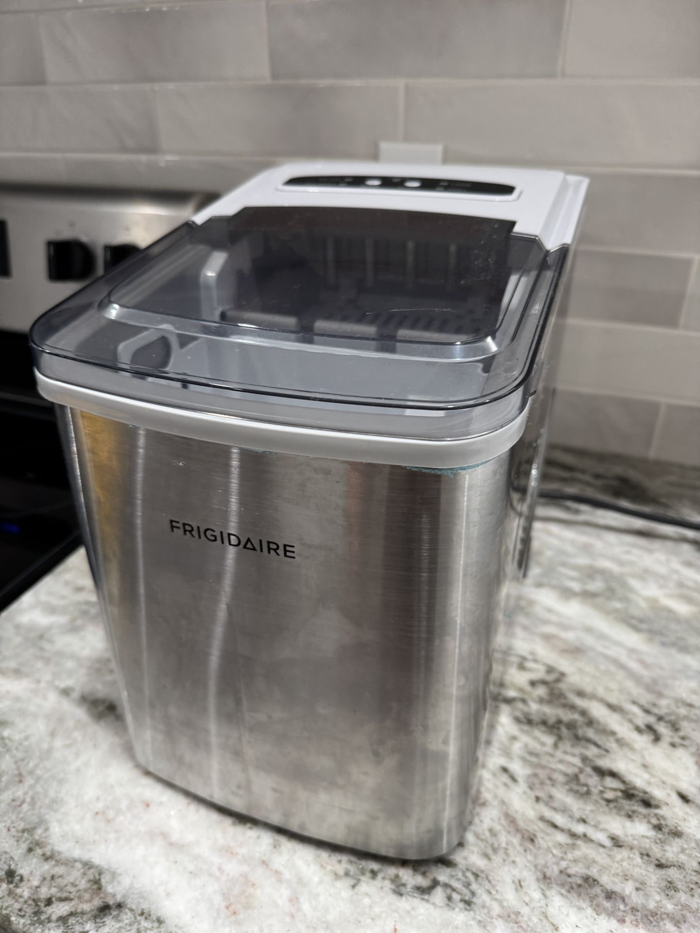 Frigidaire Ice Maker EFIC120-SS-SC