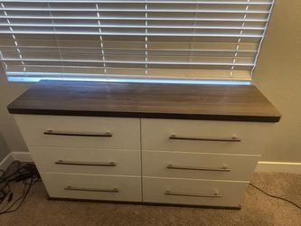 Title: Queen Bedroom Set w/ Mattress + 2 Dressers – $1,000 OBO