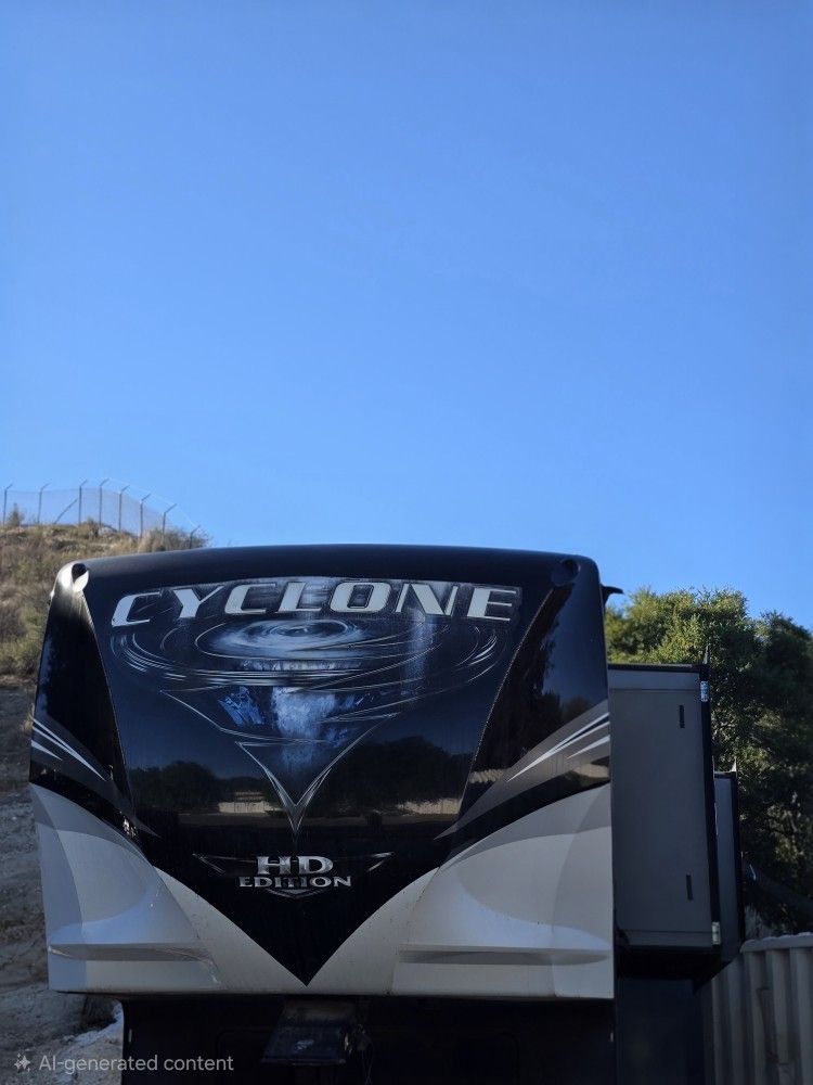 2020 Heartland Cyclone 4270 – Toy Hauler – Excellent Condition