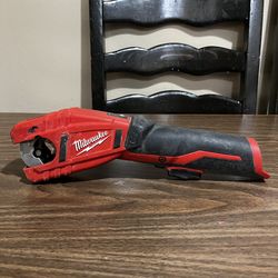 Milwaukee M12 Cordless Copper Tubing Cutter