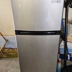 Vissani Refrigerator 