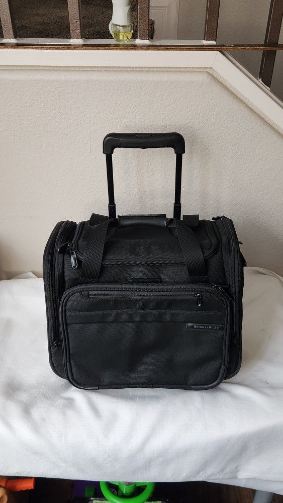 Briggs & Riley Baseline Cabin 2-Wheel Carry On Bag Fits Underseat Black U212-4 Travel Luggage in excellent pre-owned condition with minor marks on bac