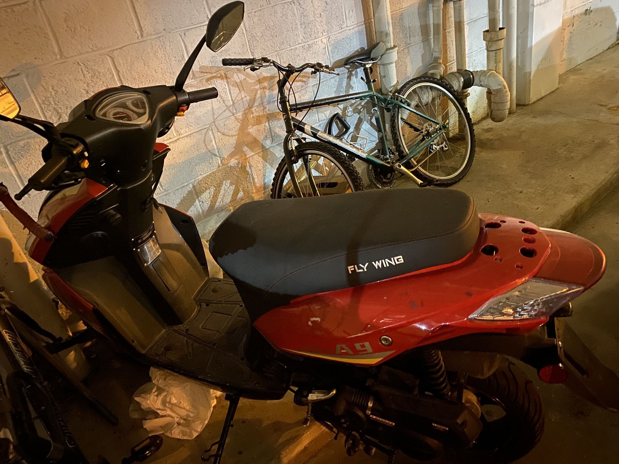 Flowing 50CC Scooter