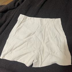 PRETTYLITTLETHING SHORTS