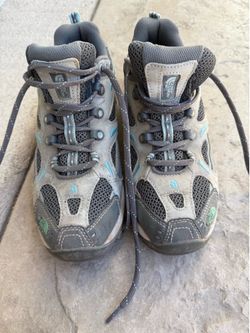 Merrill Women’s Hiking Shoe size 8