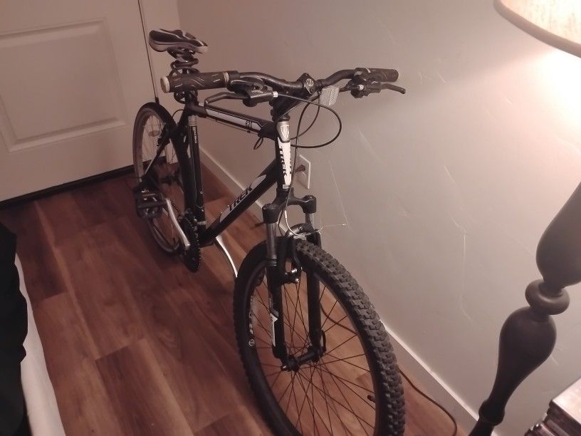 Trek Mt Bike Good Condition,Needs Simple Tune Up .Rides Great,A Tough Bike.
