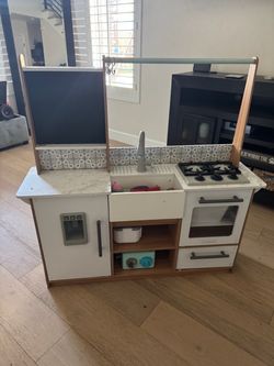 Kidcraft play kitchen