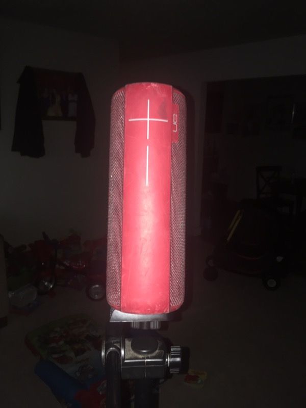 UE Megaboom with tripod