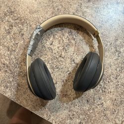 Used Beats Studio 3 black and gold