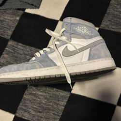 Jordan 1 Hyper Royal size 12!