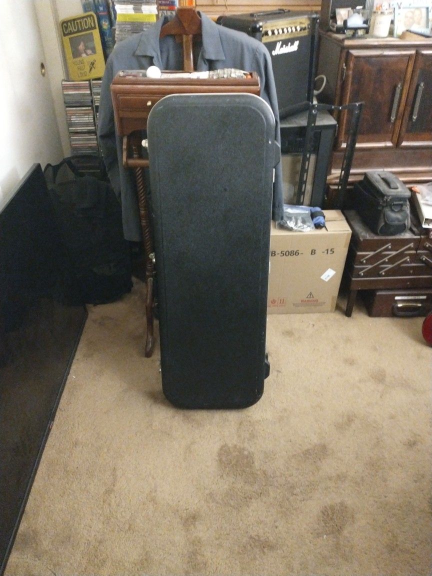 Guitar Hard Case.    Skb