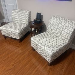 Modern Accent Chairs (Set of 2) + Matching Side Table – Excellent Condition
