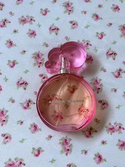 Ariana cloud perfume