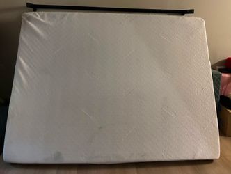 Queen Memory Foam Mattress – Excellent Condition