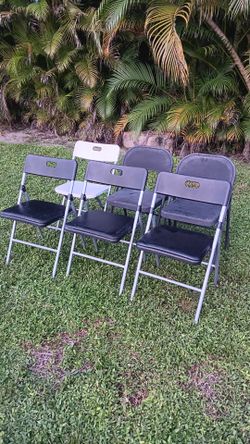 6 Folding Chairs