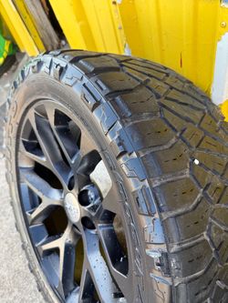 Nitto 33x12.50r22 Chevy rims