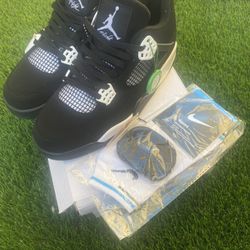 Jordan 4 White Thunders