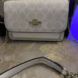 Coach Klare White Shoulder Bag With Gold Chain 