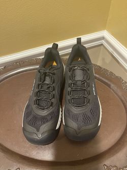 NWOT Women’s Keen Trail Shoes