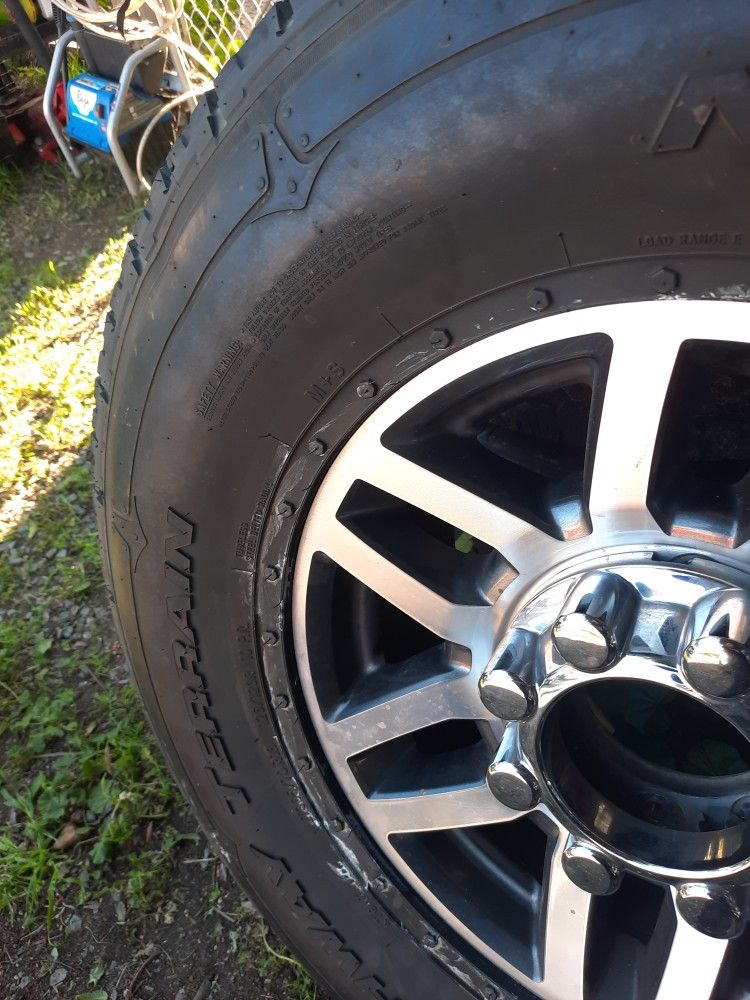 Ford F250 Tire And Rims for Sale in Chula Vista, CA OfferUp