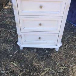 White 3-Drawer Nightstand