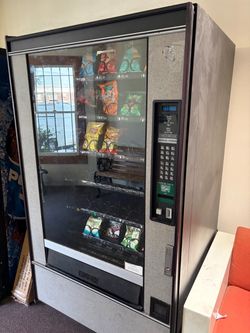 Vending snack machine