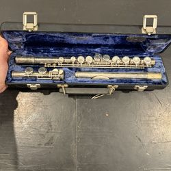 Armstrong 104 Flute – Elkhart USA – With Case