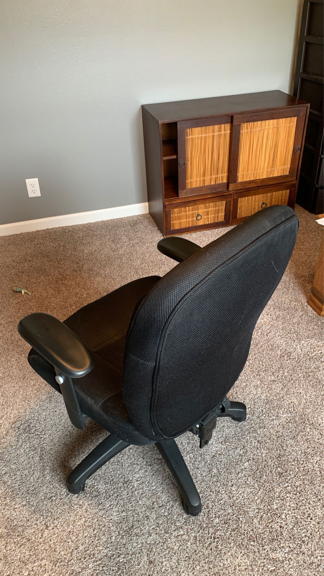 Black office chair