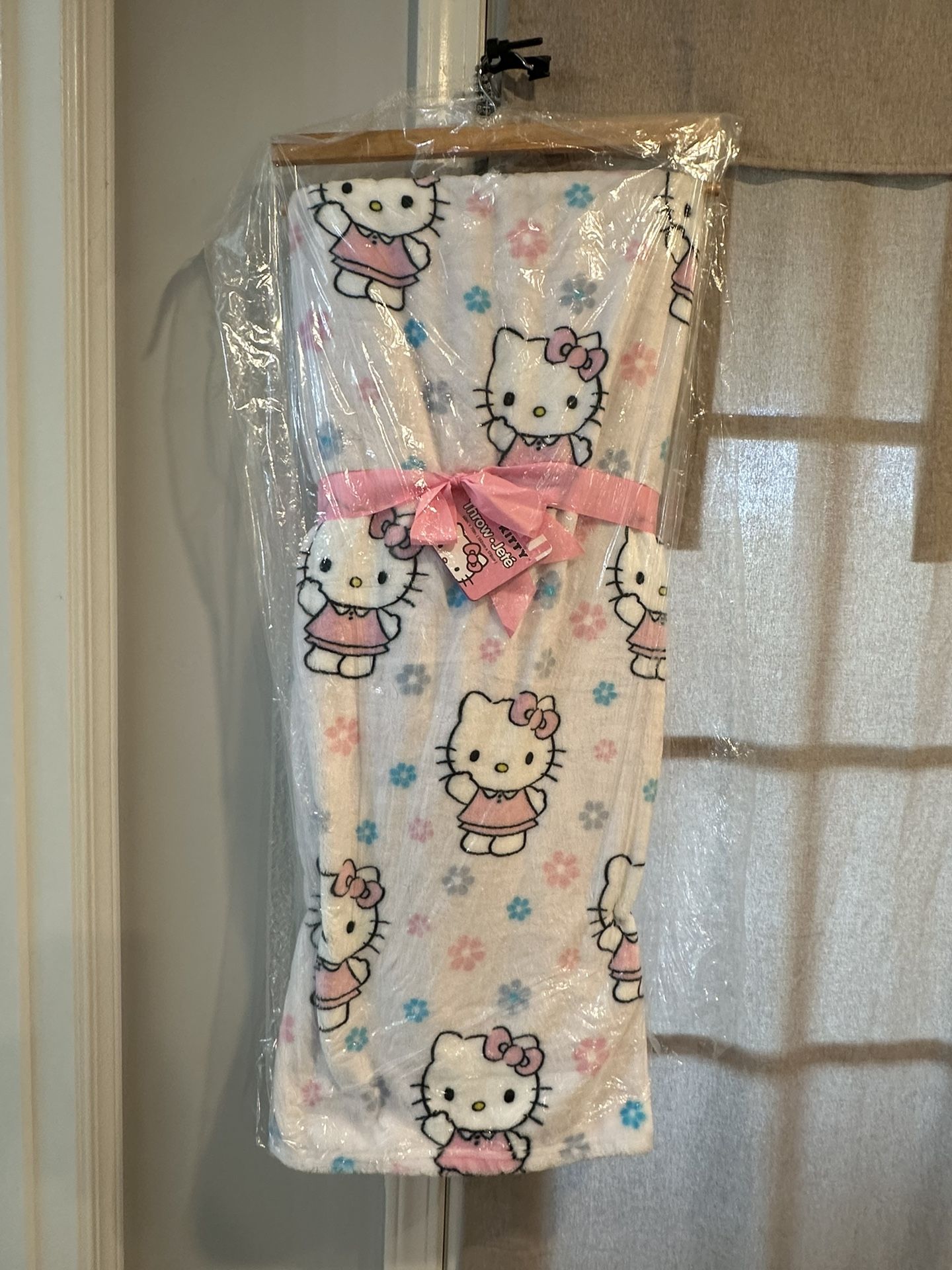 Flower Picking Hello Kitty Throw