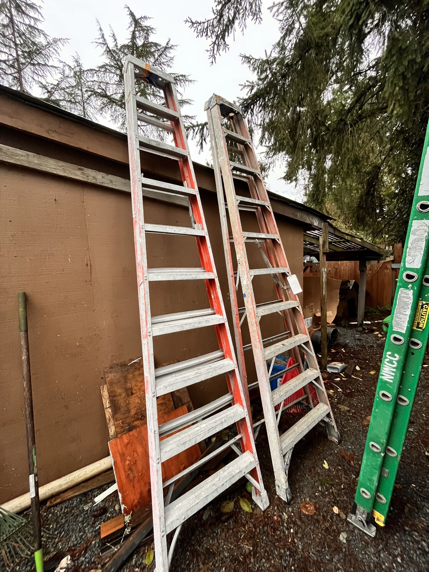 10 Fiberglass Step Ladder