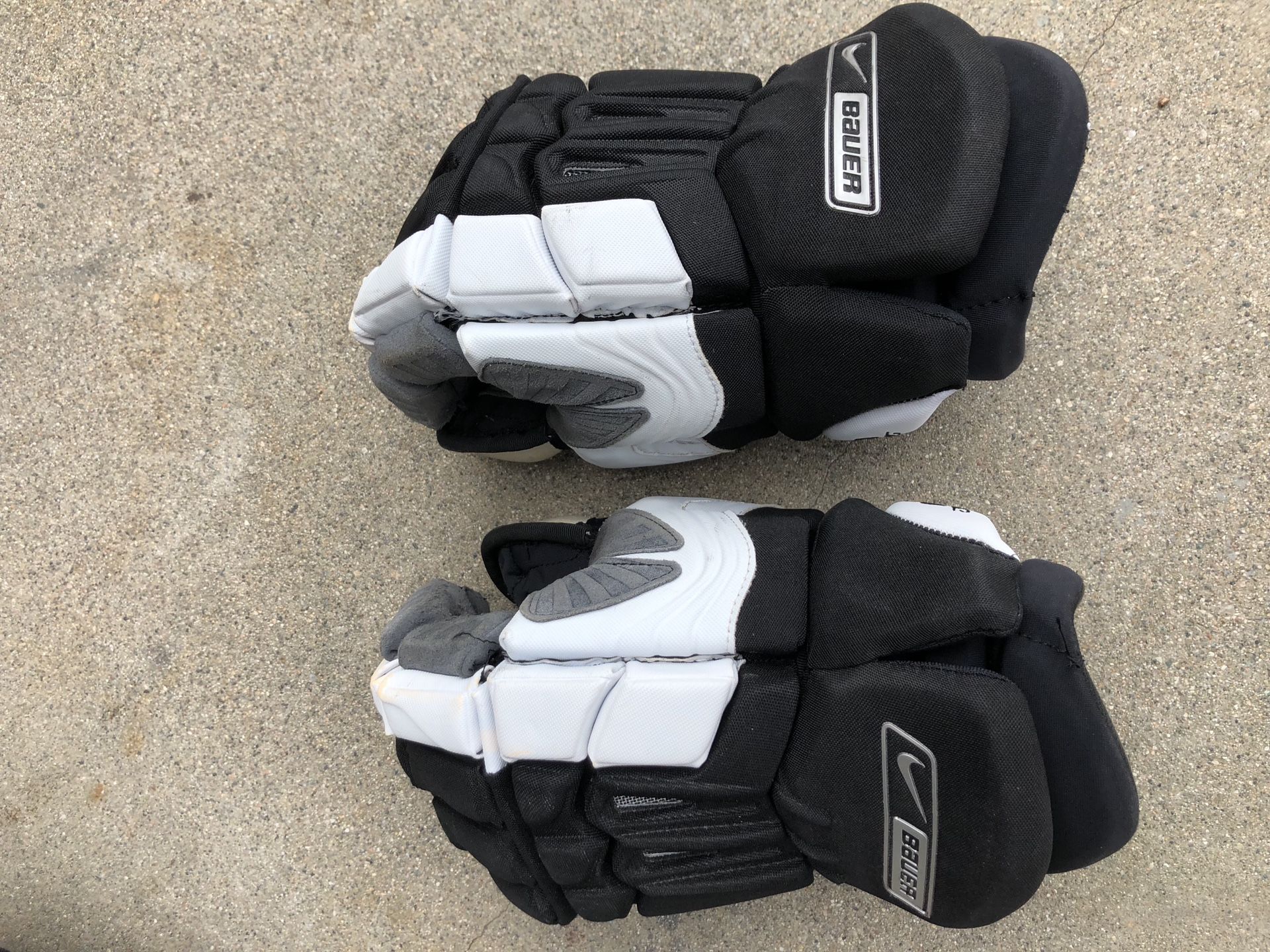 Nike Bauer Supreme One90 hockey gloves
