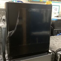 Hisense 1.6 cu.ft. Mini Fridge With Energy Star Certified 