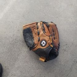Demarini Softball glove